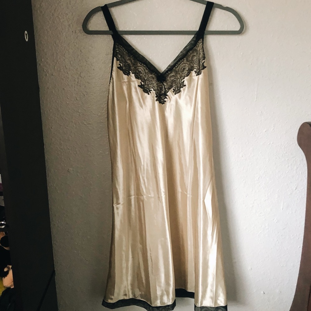 Oscar de la Renta sleeping gown